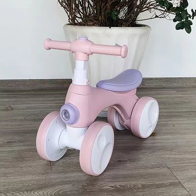 뜨거운 음악 거품 장치 및 플라스틱 바퀴 어린이용 자동차 최대 로딩 30kg 셀프 스쿠터